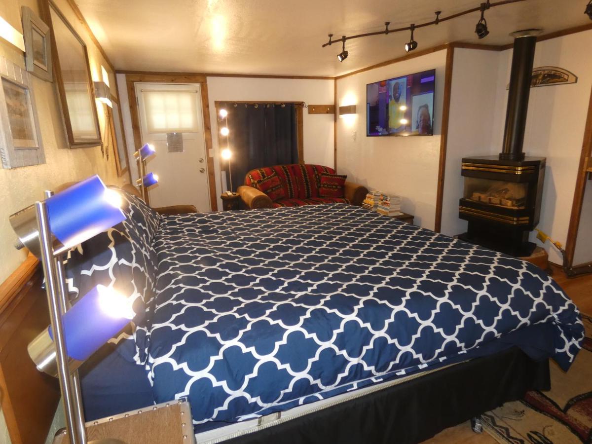 Yellowstone Motel - Adults Only - All Rooms Have Kitchens West Yellowstone Exterior photo
